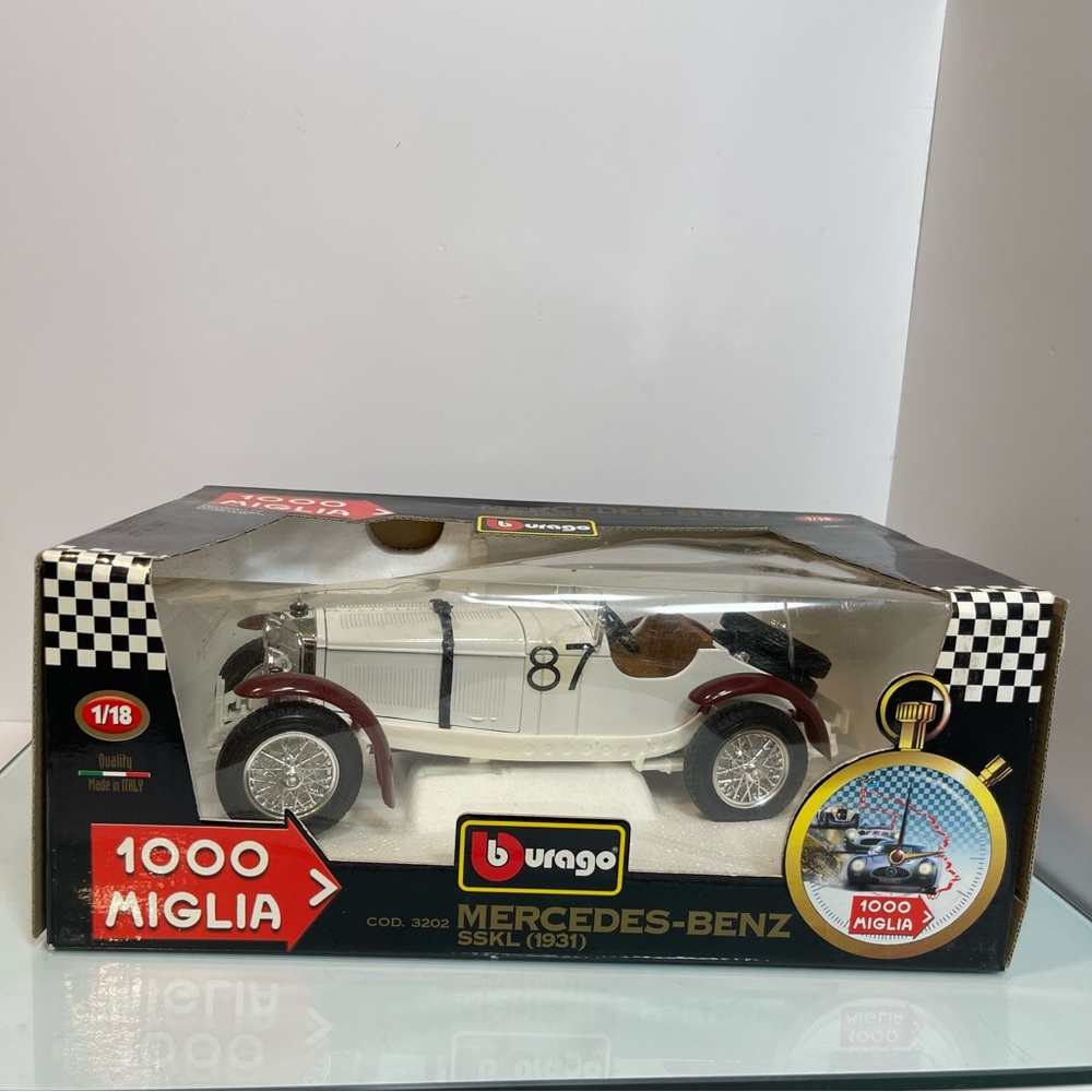 BURAGO White Mercedes Benz SSKL 1931 1000 Miglia 1/18 Die-Cast Model